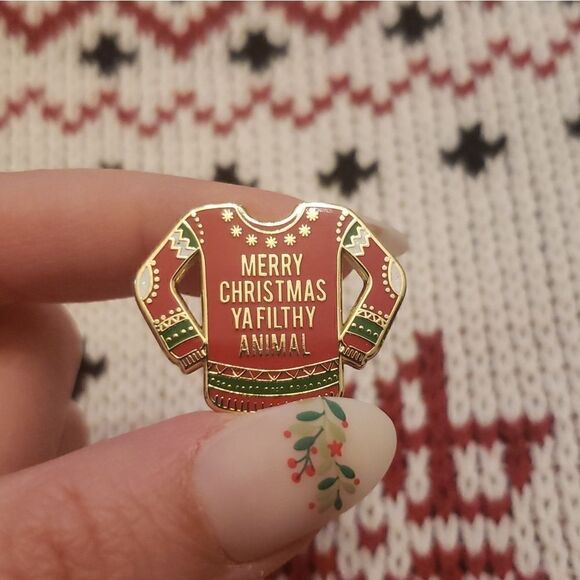 🎄Merry Christmas you filthy animal enamel pin - Picture 11 of 12